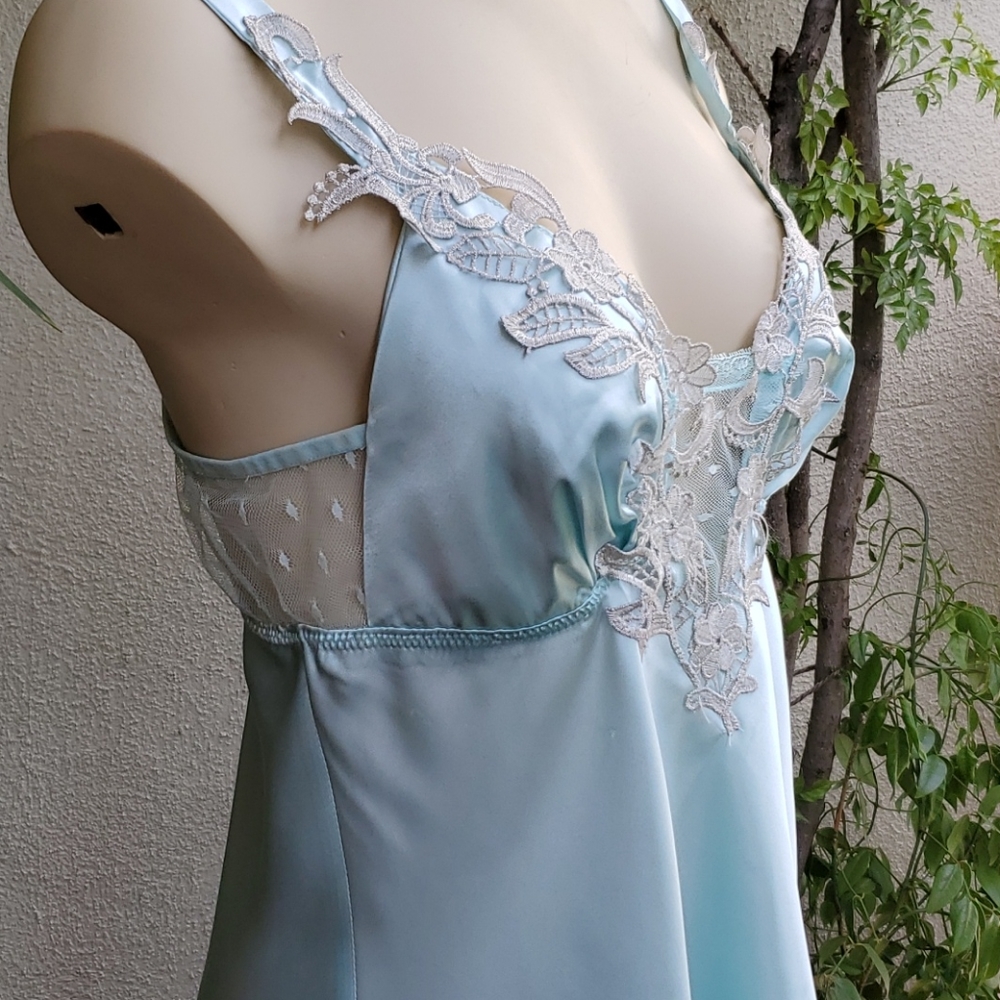 Flora Nighty See the details just amazing lace and embellishments